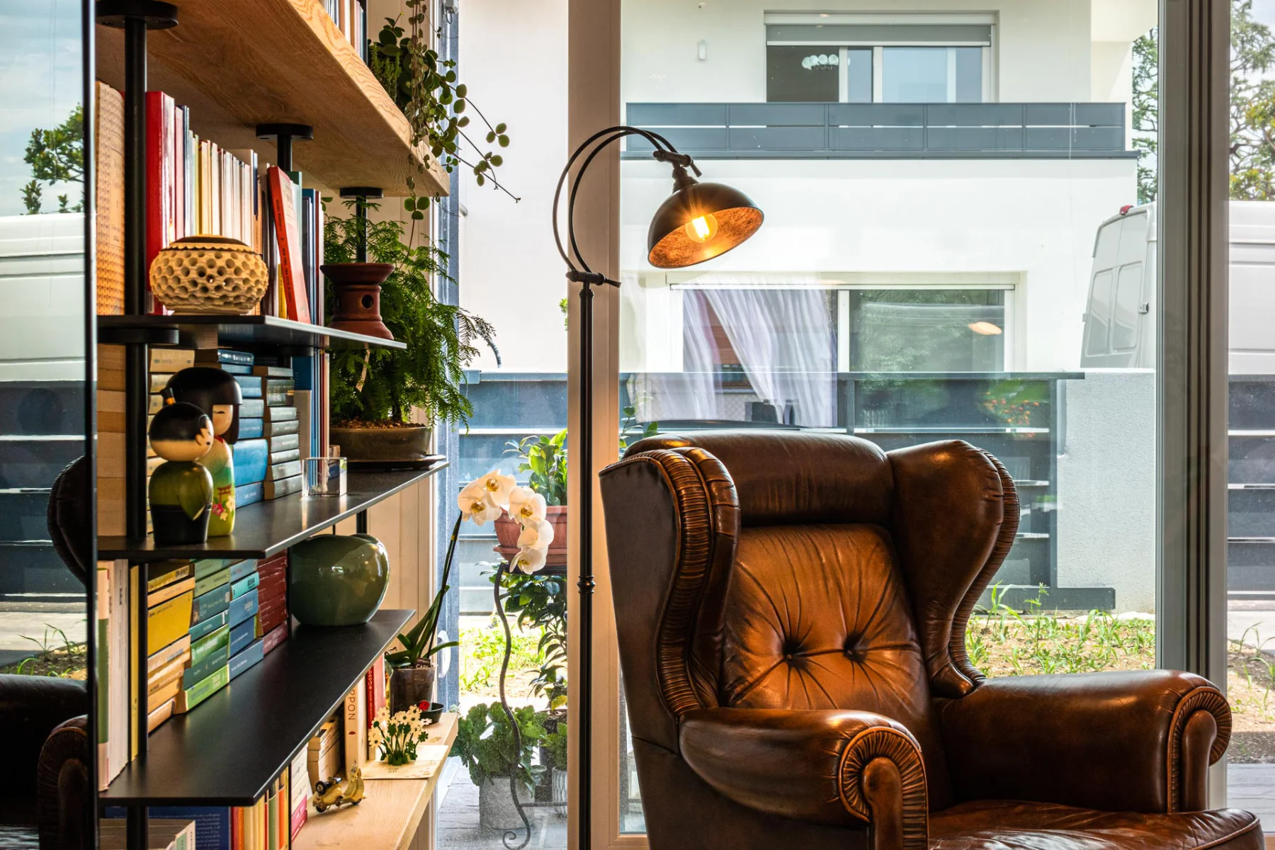 libreria stile industrial
